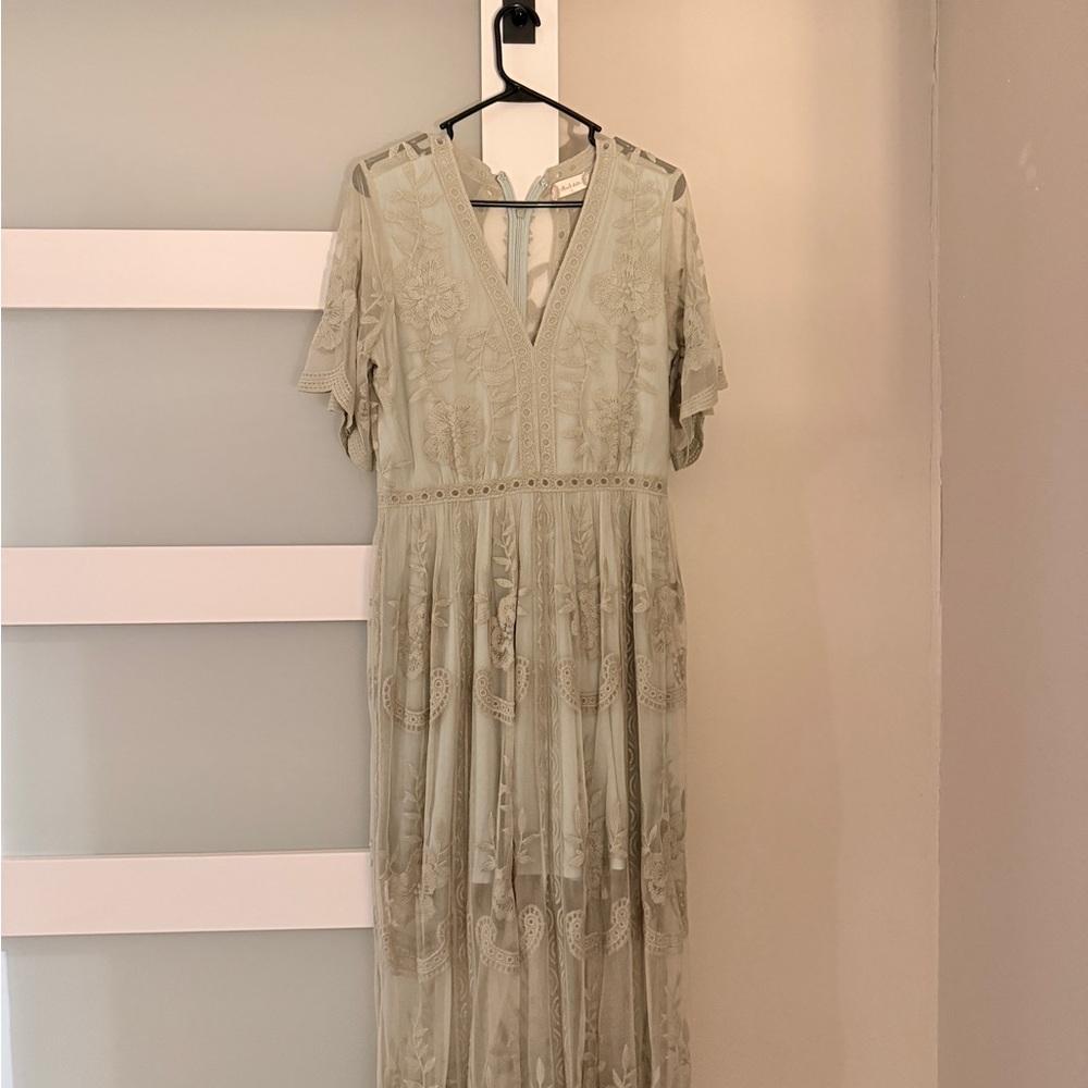 Elegant Lace Midi Dress in Sage Green